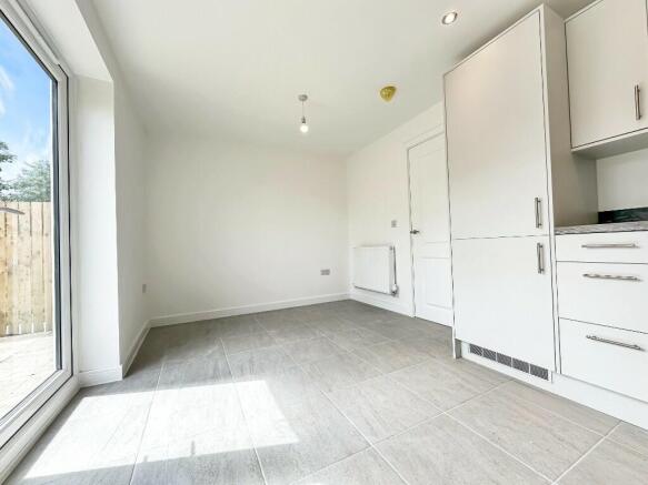 3 bed Semi-Detached to rent Image 6