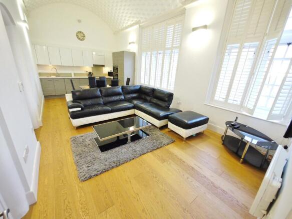 Lounge/Dining