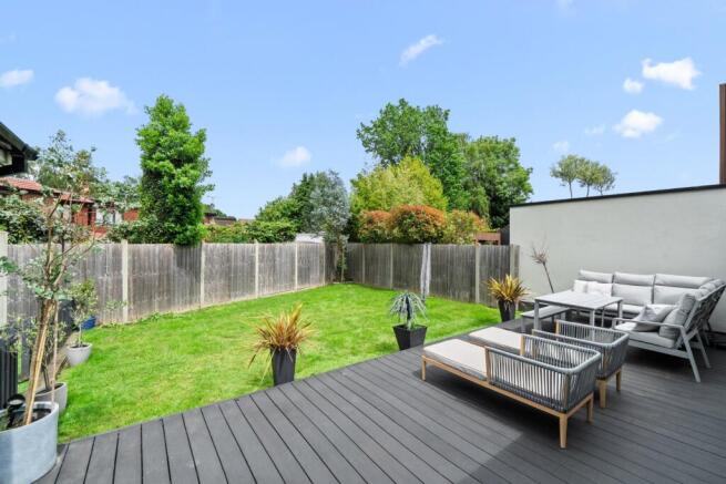 Flower Crescent, Ottershaw, Chertsey, Surrey, KT16 photo 4