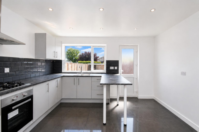 3 bed Terraced for sale Image 8