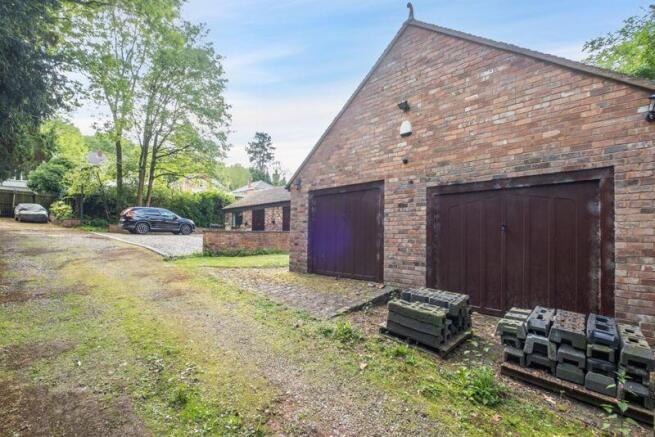 23, Barr Common Road photo 4