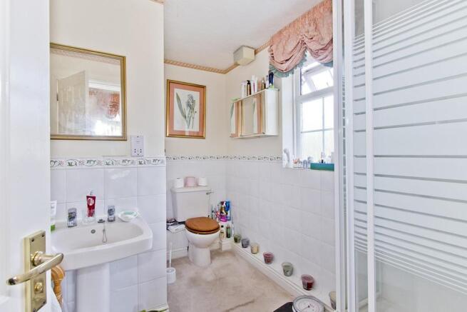 ensuite.jpg
