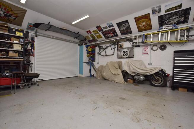 Garage/Workshop