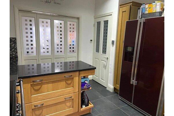4 bed Semi-Detached for sale Image 5