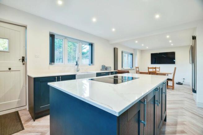 4 bed Detached for sale Image 5