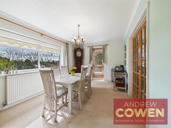 5 bed House for sale Image 10