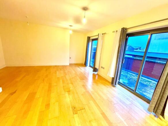 9 Tudor Court LOUNGE 2
