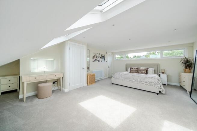 4 bed Semi-Detached for sale Image 10