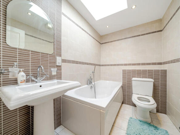 3 bed Apartment for sale Image 9