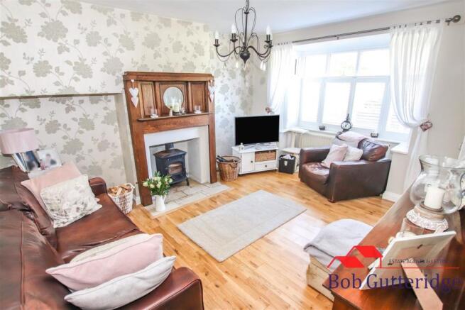 BAY FRONTED LOUNGE