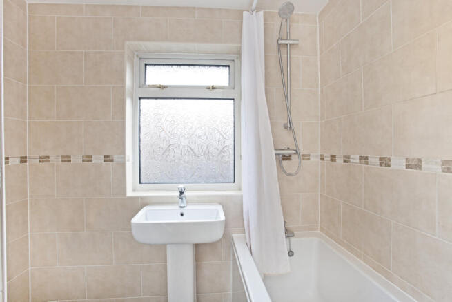 2 bed Apartment to rent Image 6