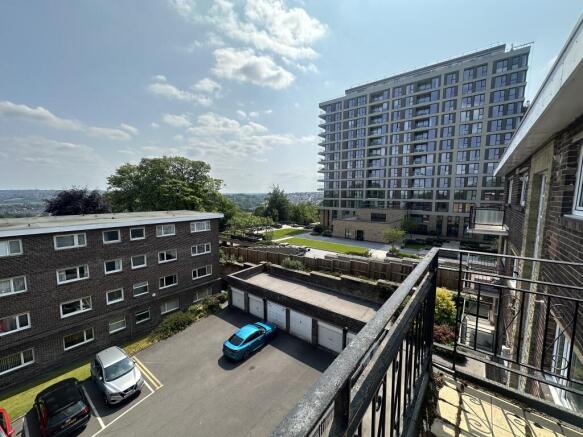 2 bed Apartment to rent Image 12