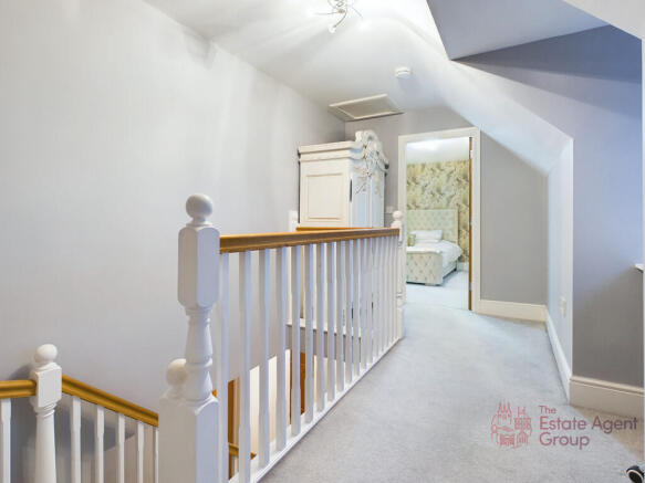 Landing to Master Suite