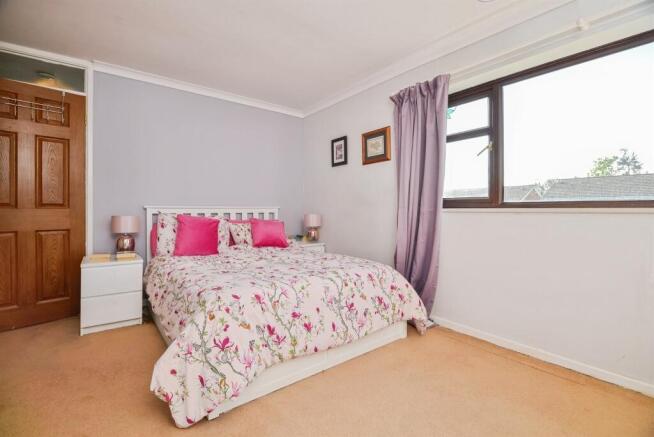 4 bed Detached for sale Image 9