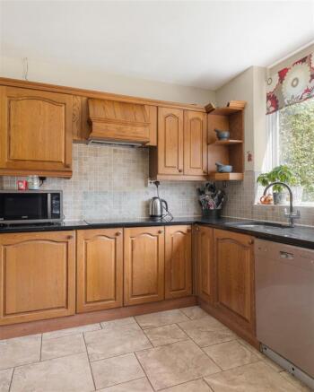 4 bed Semi-Detached for sale Image 4
