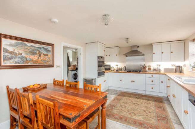 KITHCEN/DINING ROOM