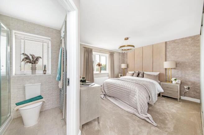 5 bed Detached for sale Image 4