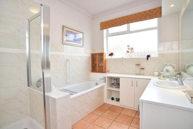 3 bed Bungalow for sale Image 12