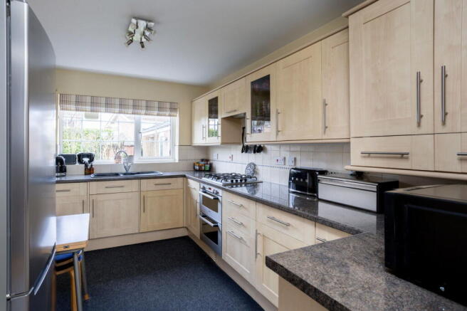 4 bed Detached for sale Image 7