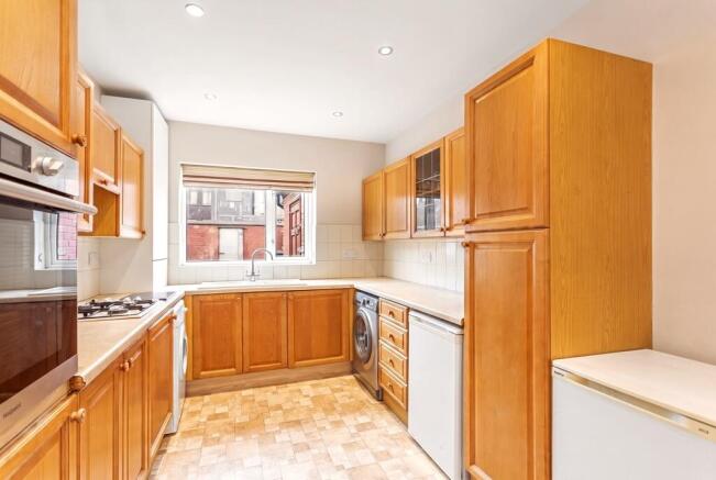 3 bed Terraced to rent Image 4