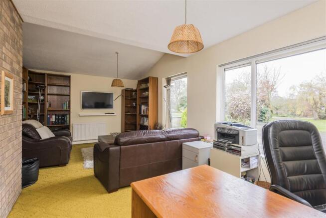 FAMILY ROOM / STUDY