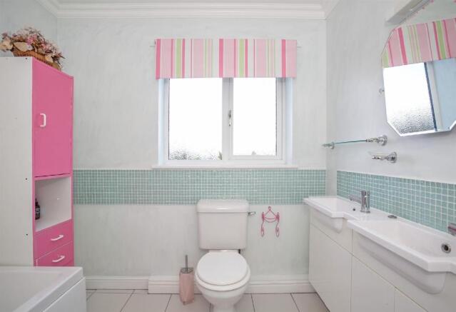 Bathroom 2.jpg