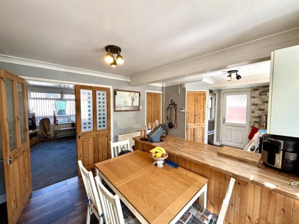 3 bed Semi-Detached for sale Image 6