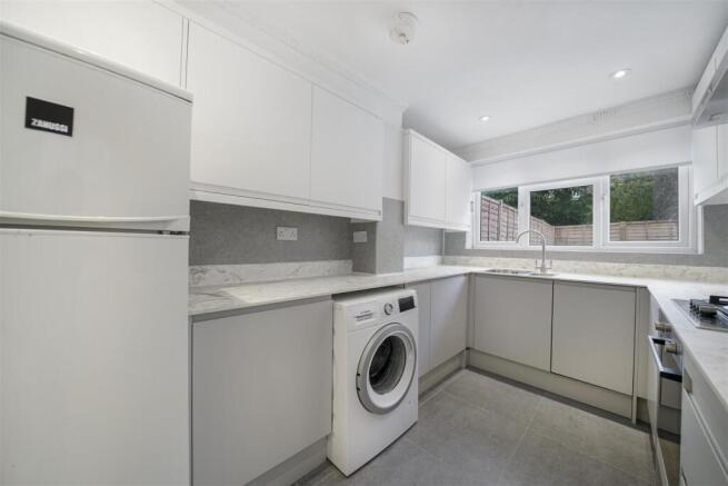 Newly fitted High gloss  kitchen