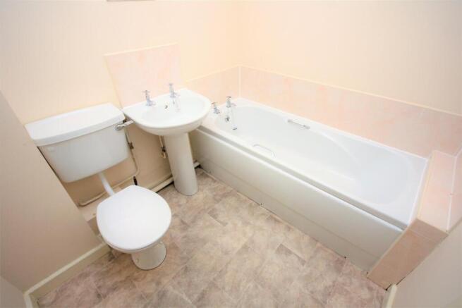 2 bed Apartment to rent Image 4