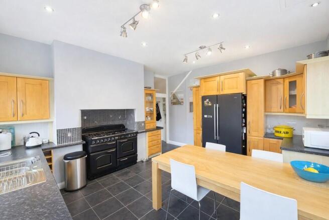 4 bed Semi-Detached for sale Image 6