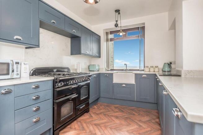 8 bed Detached for sale Image 11