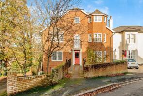 Flat 3, 34 Bridge House Court, Upper Bridge Road, Redhill RH1 6DD