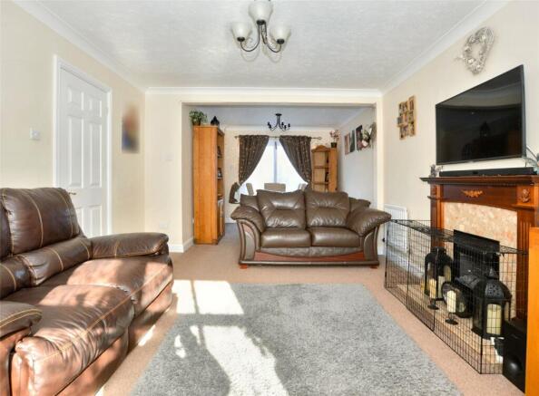 Lounge/Dining Room