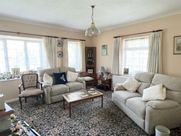 Lounge Area: