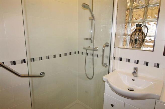 Family Shower Room Second View