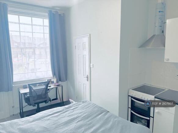 Studio Own Kitchen & Bathroom