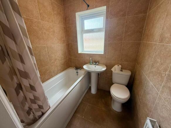 2 bed House to rent Image 5