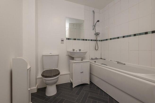 2 bed Flat for sale Image 8