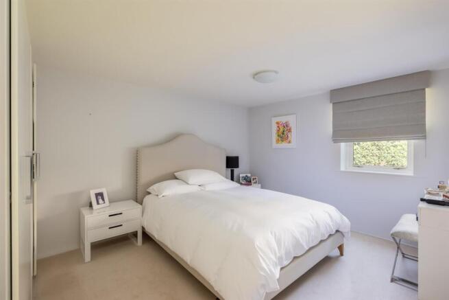 4 bed House for sale Image 9