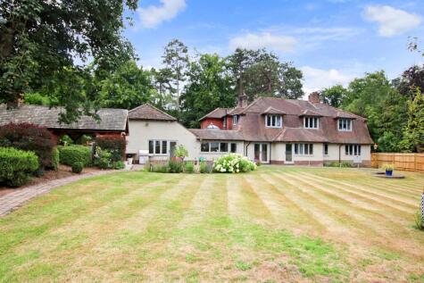 Highlands Road, Leatherhead, KT22