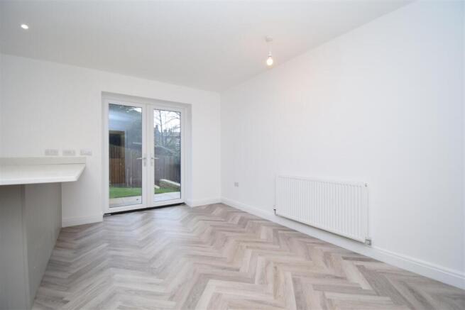 4 bed Detached to rent Image 7