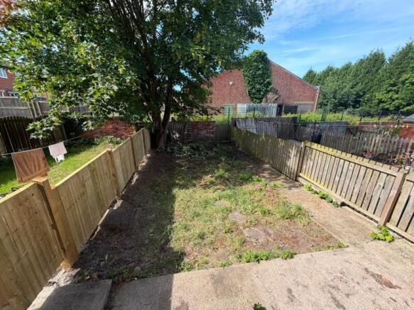 3 bed Terraced to rent Image 8