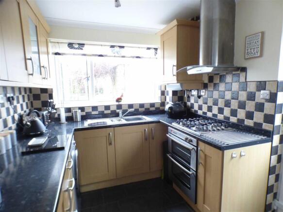 FITTED KITCHEN