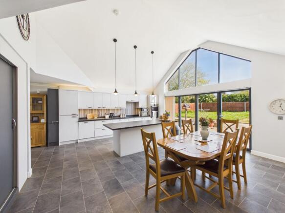 Kitchen/ Dining Room