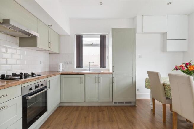 4 bed Semi-Detached for sale Image 6
