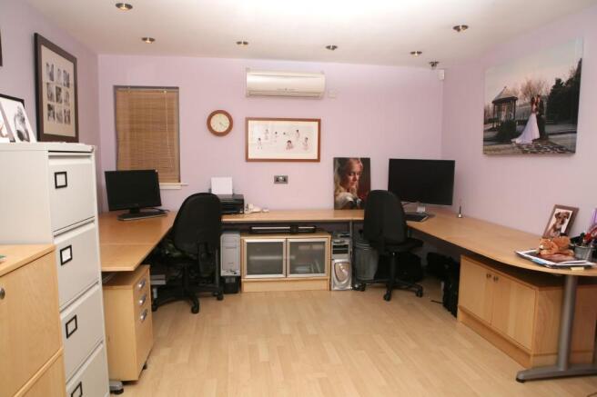 Garage/Office/Bed 5