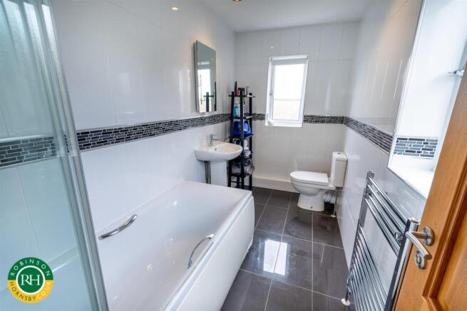 6 bed Detached for sale Image 10