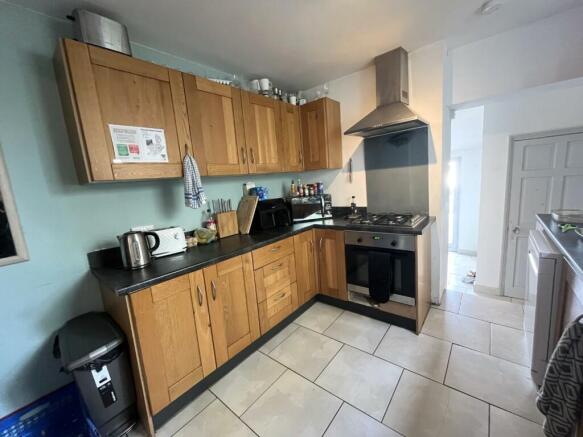 Kitchen 2.JPG