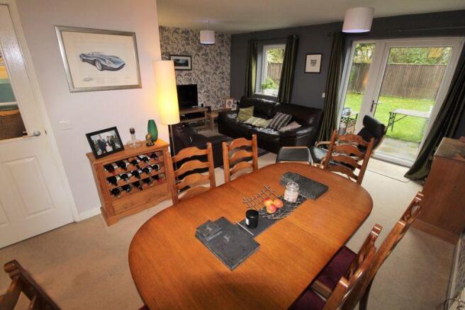 Lounge / Dinin...