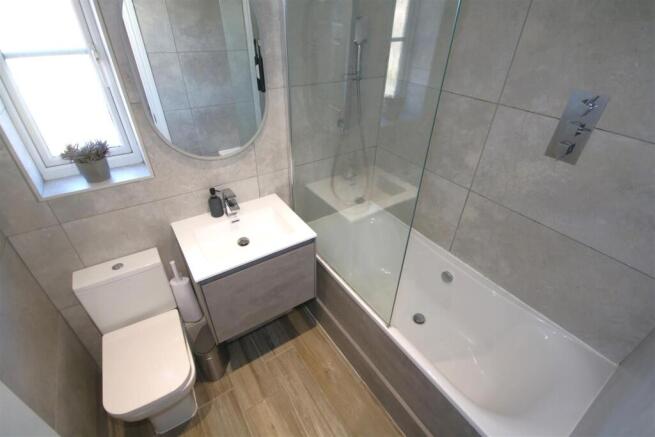 Bathroom a.JPG